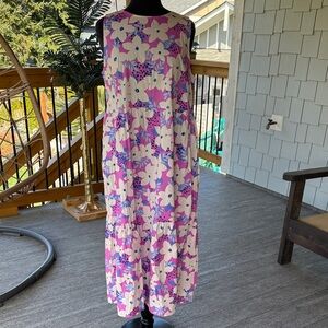 Easel Los Angeles | Sleeveless Floral Tiered Maxi Dress